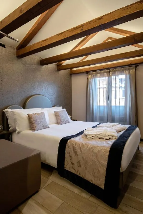 Alle Guglie Boutique Hotel Венеция