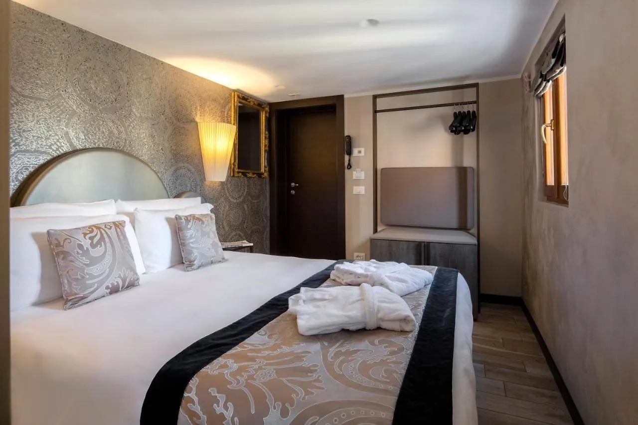 ***  Alle Guglie Boutique Hotel Венеция Италия